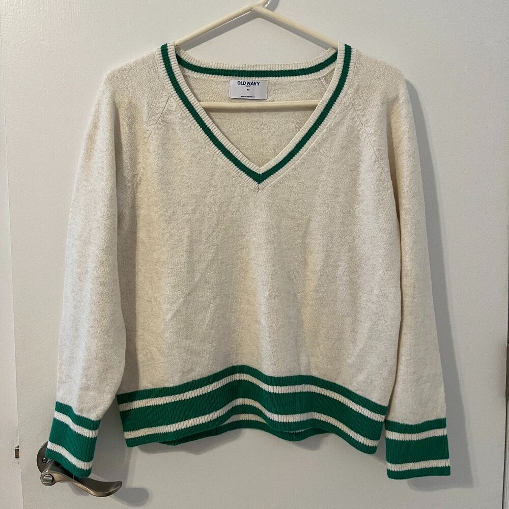 Old Navy Cropped Sweater VNeck